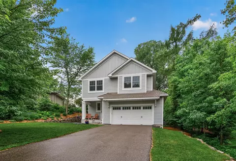 227 Sunnyridge Ln, Golden Valley, MN 55422