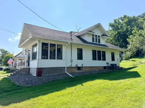 Exterior - 521 E 7th St, Red Wing, MN 55066 photo 3 of 10