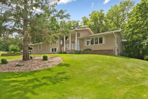 1320 11th Ave NE, Faribault, MN 55021