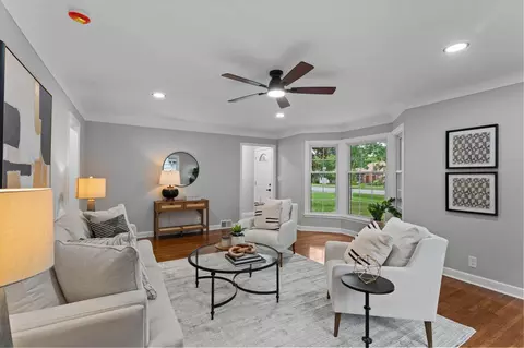 741 Roselawn Ave E, Maplewood, MN 55117