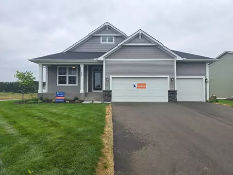 1587 Creekwood Dr, New Richmond, WI 54017