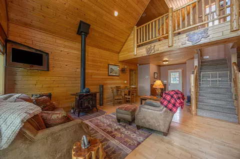 Living - 421 Goshawk Ln NW, Hackensack, MN 56452 photo 2 of 4