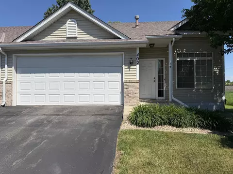 402 Creekside Dr, Buffalo, MN 55313