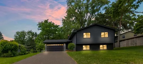 4519 Oak Leaf Dr, Vadnais Heights, MN 55127