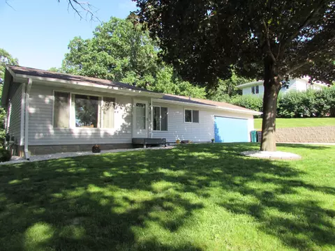233 E Amber Lake Dr, Fairmont, MN 56031