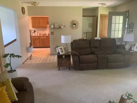 Living - 850 30th Ave NW, Willmar, MN 56201 photo 2 of 2