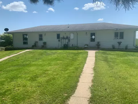 Exterior - 850 30th Ave NW, Willmar, MN 56201 photo 3 of 5