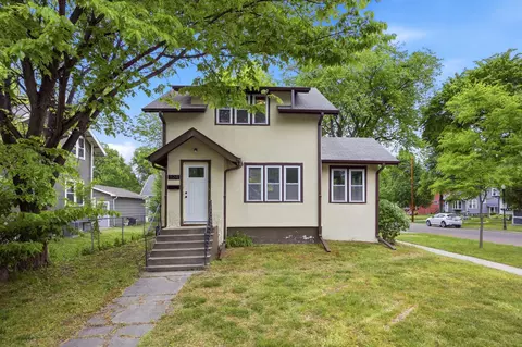 1124 University Dr S, Fargo, ND 58103