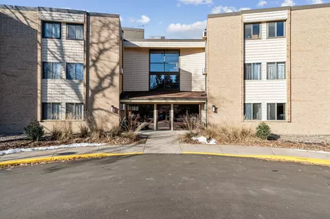 11160 Anderson Lakes Pkwy #202, Eden Prairie, MN 55344