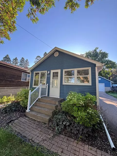 577 Glenbrook Ave N, Oakdale, MN 55128