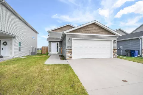 3736 30th St S, Moorhead, MN 56560