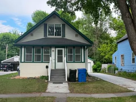 1015 12th St N, Fargo, ND 58102