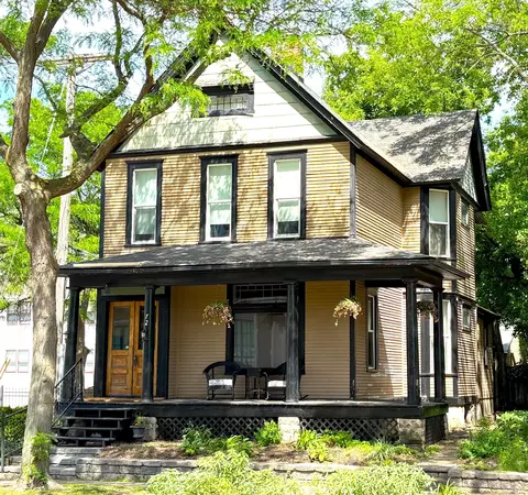 72 Saint Albans St N, Saint Paul, MN 55104