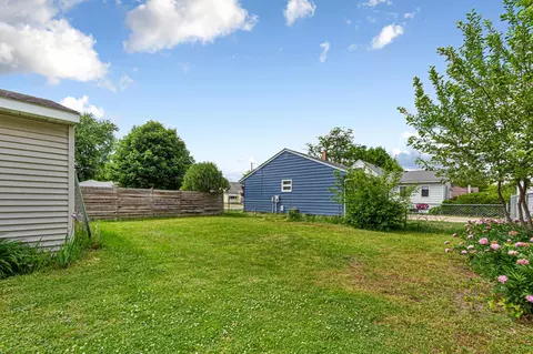 Exterior - 910 8th Ave SW, Austin, MN 55912 photo 5 of 5