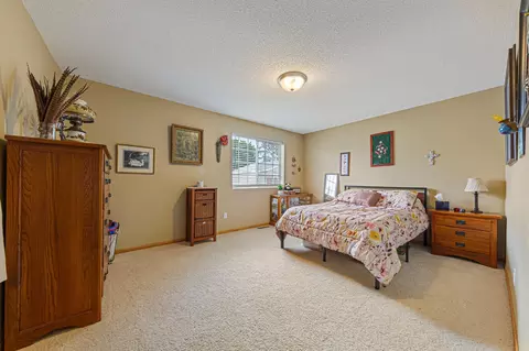 Bedroom - 910 8th Ave SW, Austin, MN 55912 photo 1 of 4