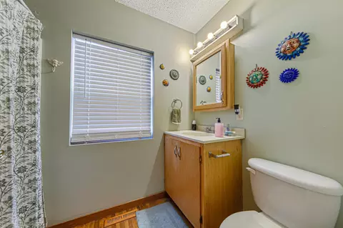 Bath - 910 8th Ave SW, Austin, MN 55912 photo 1 of 3