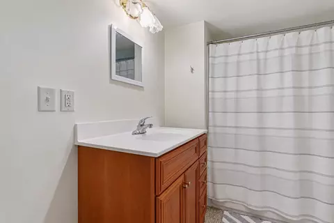 Bath - 910 8th Ave SW, Austin, MN 55912 photo 3 of 3