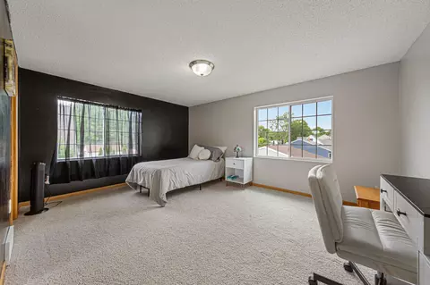 Bedroom - 910 8th Ave SW, Austin, MN 55912 photo 3 of 4