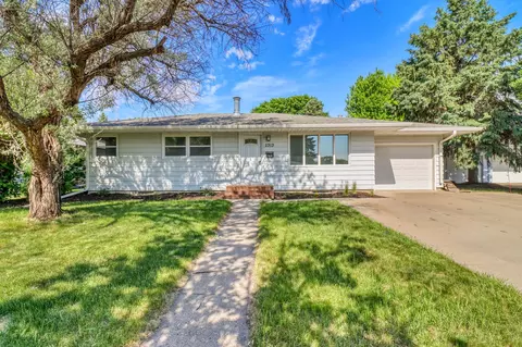 2313 9th St S, Fargo, ND 58103