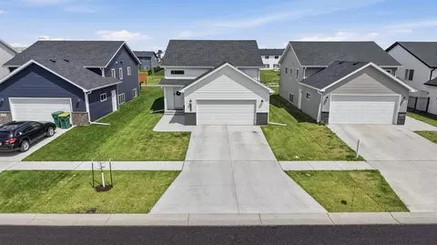 6321 Saint Ann Ave, Horace, ND 58047