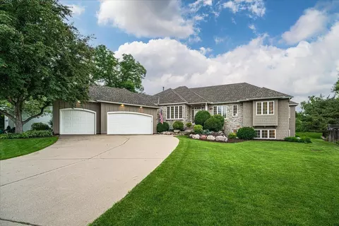7806 Bush Lake Dr, Bloomington, MN 55438