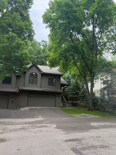 7017 Edenvale Blvd, Eden Prairie, MN 55346