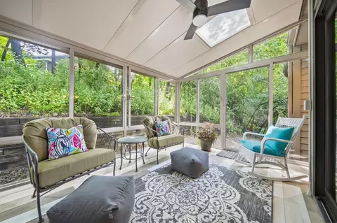 7017 Edenvale Blvd, Eden Prairie, MN 55346