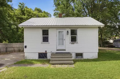 2002 2nd Ave S, Fargo, ND 58103