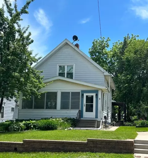 9 1st St SE, Faribault, MN 55021