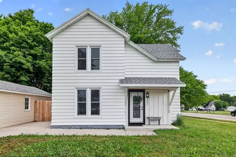302 1st St NW, Dodge Center, MN 55927