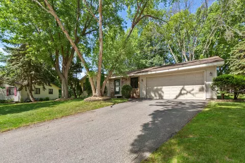 3404 Red Oak Cir N, Burnsville, MN 55337