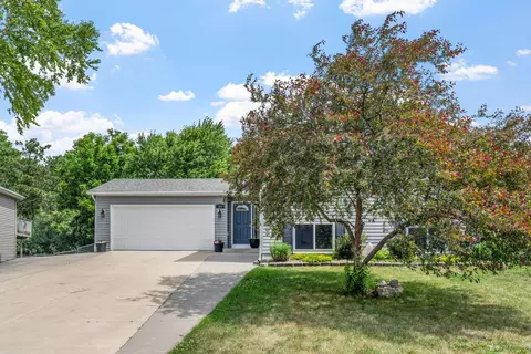 114 Lillie Ln SE, Pine Island, MN 55963