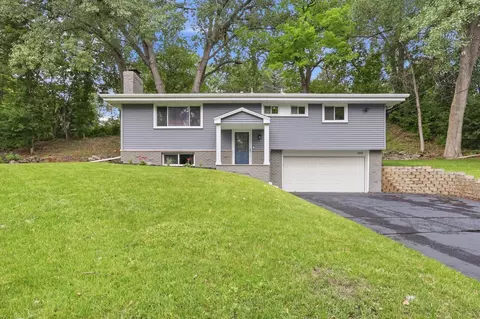 1325 Castle Ct, Golden Valley, MN 55427