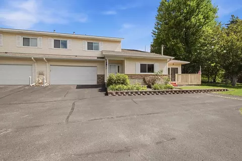 1174 Aston Cir, Burnsville, MN 55337