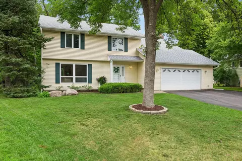 7840 W 100th St, Bloomington, MN 55438