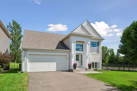 2229 Grimm Rd, Chaska, MN 55318