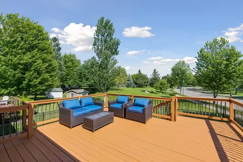 2229 Grimm Rd, Chaska, MN 55318