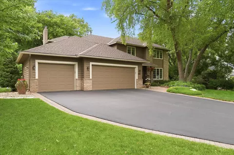 1308 Summit Oaks Dr, Burnsville, MN 55337