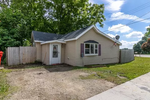 205 1st St SW, Dodge Center, MN 55927