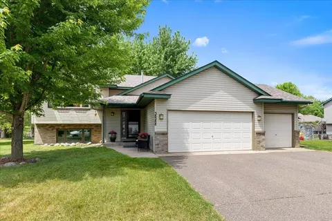 38288 Hillshire Ave, North Branch, MN 55056