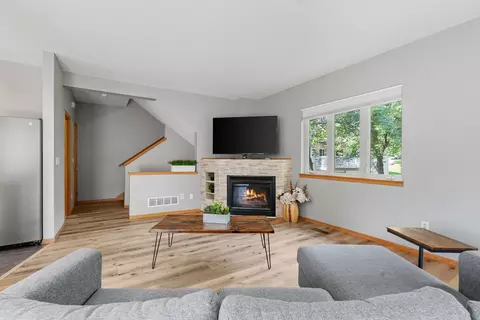 1416 Mcandrews Rd E, Burnsville, MN 55337