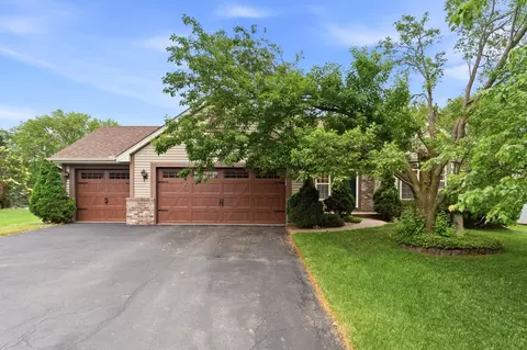 8471 Bryce Ct, Inver Grove Heights, MN 55076