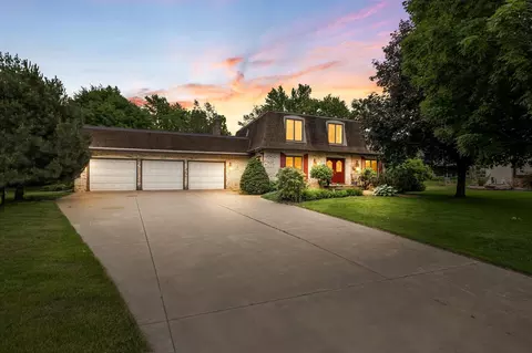 2999 Stinson Ct, New Brighton, MN 55112
