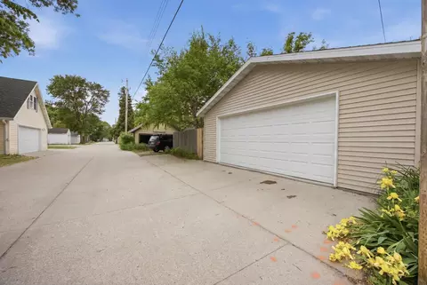 Exterior - 1041 5th St N, Fargo, ND 58102 photo 7 of 7