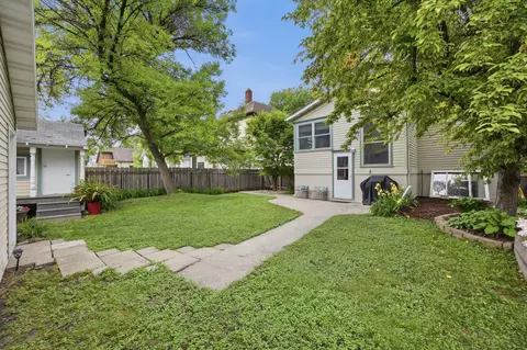 Exterior - 1041 5th St N, Fargo, ND 58102 photo 6 of 7