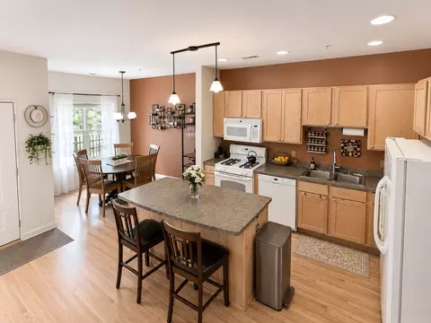 2900 11th Ave S #1009, Minneapolis, MN 55407