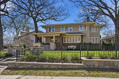 2200 Kenwood Pkwy, Minneapolis, MN 55405