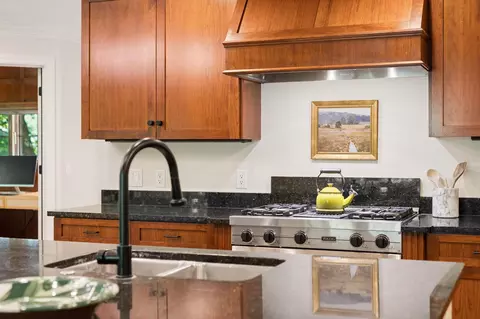 Kitchen - 3470 Hamilton Ave, Wayzata, MN 55391 photo 3 of 7