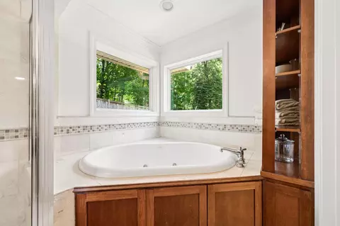 Bath - 3470 Hamilton Ave, Wayzata, MN 55391 photo 2 of 7