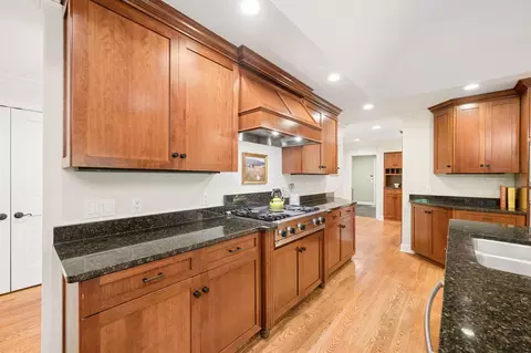 Kitchen - 3470 Hamilton Ave, Wayzata, MN 55391 photo 4 of 7